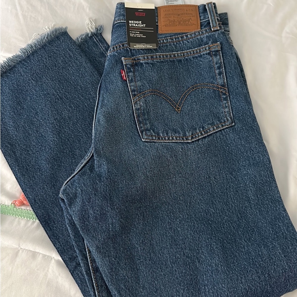 Levi’s premium wedgie straight jeans size 29 x 28